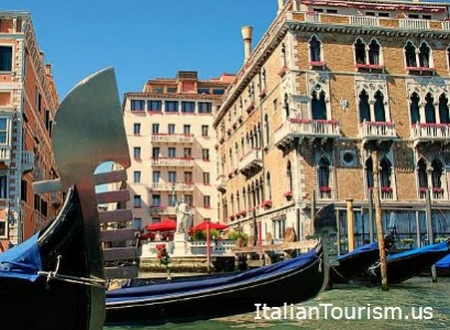 Venice tour package gondola