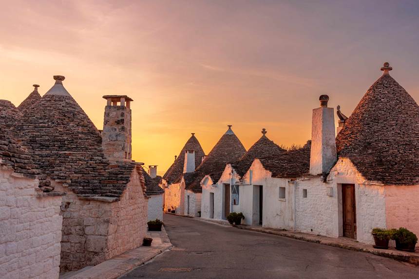 southern italy tour alberobello