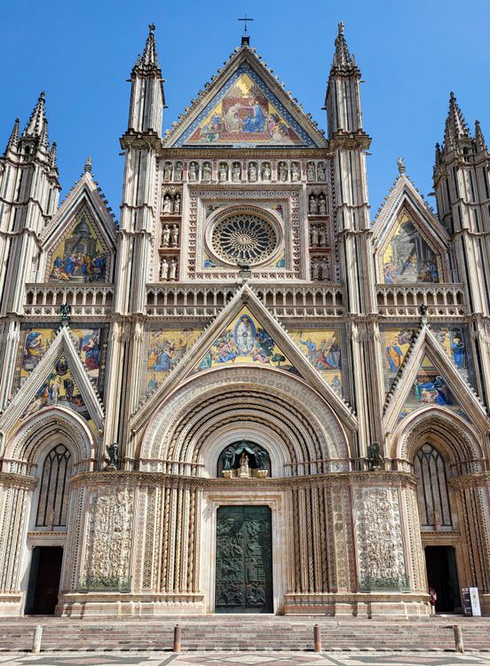 orvieto duomo facade golden mosaics
